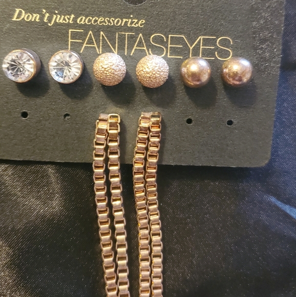 Set of 4 pairs of earrings - Picture 2 of 3